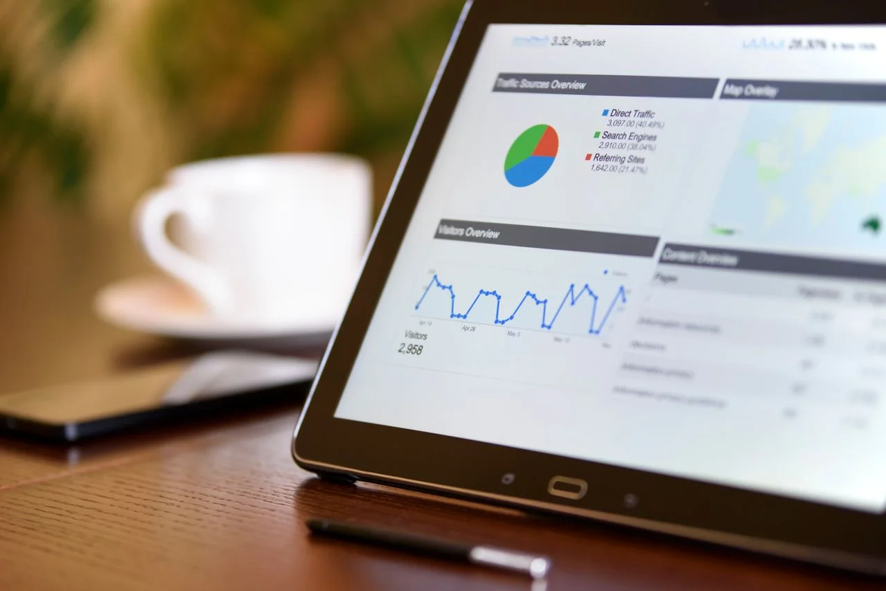 Tableau de bord analytics sur tablette